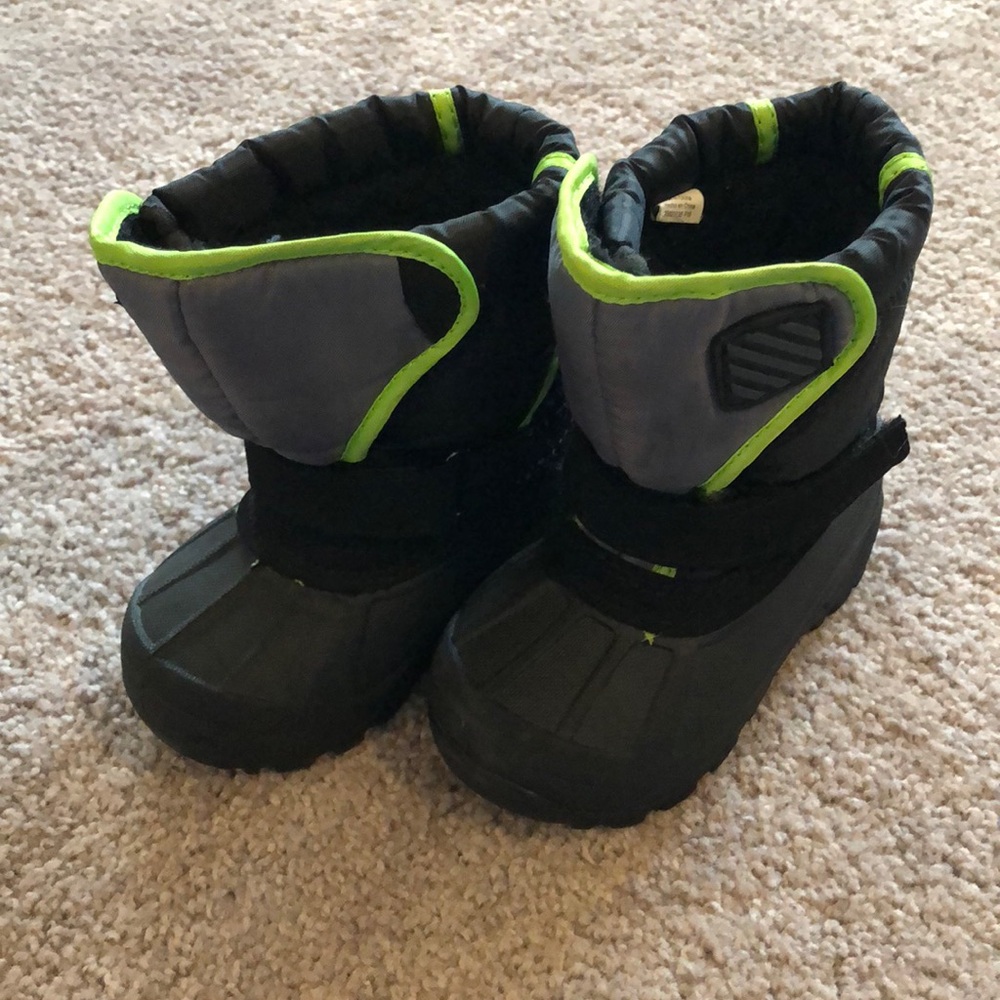 Toddler size 7 snow boots
